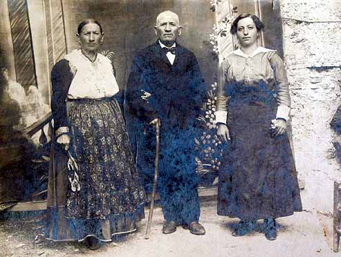 Anna PACE, con su marido Basilio MIRANDA y una de sus hijas. Anna es prima hermana de Giovanni Battista PACE, en la foto del comienzo de esta pgina. Foto cortesa de la familia Giordano de Eianina.