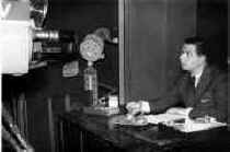 El 24 de Septiembre de 1951 comenzaron las emisiones de TV. Salinas pronunci unas plabras y ley el diario.