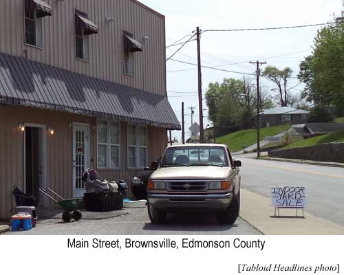 Main Street, Brownsville, Edmonson County: Indoor yard sale (Tabloid Headlines photo)