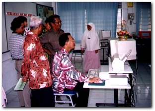 Perasmian Laman Web SMKTPJ oleh YB Dato' Hon Choon Kim DSNS (Ahli Parlimen Seremban) - 3/9/1998
