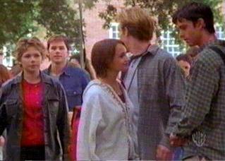 From left to right: Michelle Williams (Jen), Eddie Mills (Ty), Rachel Leigh Cook (Devon), James Van Der Beek (Dawson), Katie Holmes (behind) (Joey), and Jason Behr (Chris)