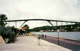 curacao bridge.jpg (25k bytes)