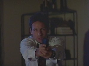 Mulder chooses a poor method of impressing Skinner with his fast draw.