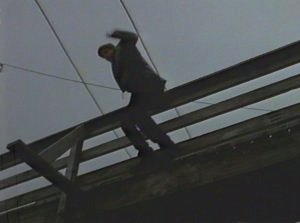 Mulder chooses the world's dumbest way to board a train.