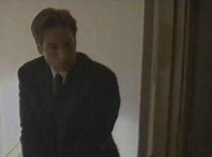 Mulder leaves his partner to go after a man who almost killed him the last time they met alone. Does this sound wise to you?