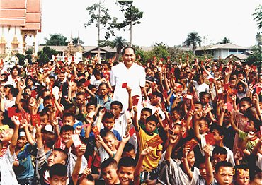 Rev. Master Loong Sang & orphans of Anthong, Thailand