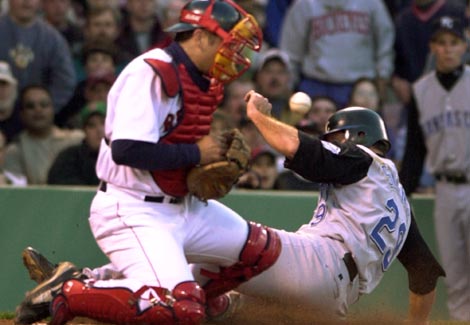 Red Sox: Jason Varitek back in catcher's gear for spring training