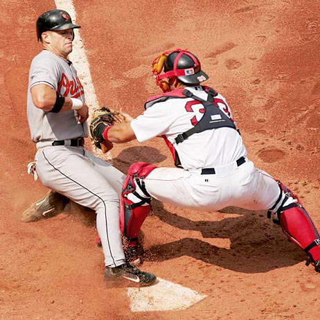 Red Sox: Jason Varitek back in catcher's gear for spring training