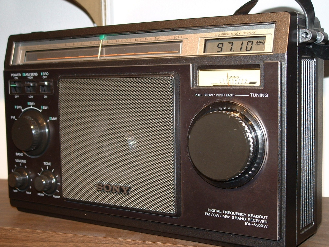 Sony ICF-J40 4 Band New  Transistor radio vintage, Shortwave radio,  Transistor radio