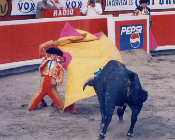 1966 Print Pablo Picasso Bull Fight Matador Arena Crowd - ORIGINAL