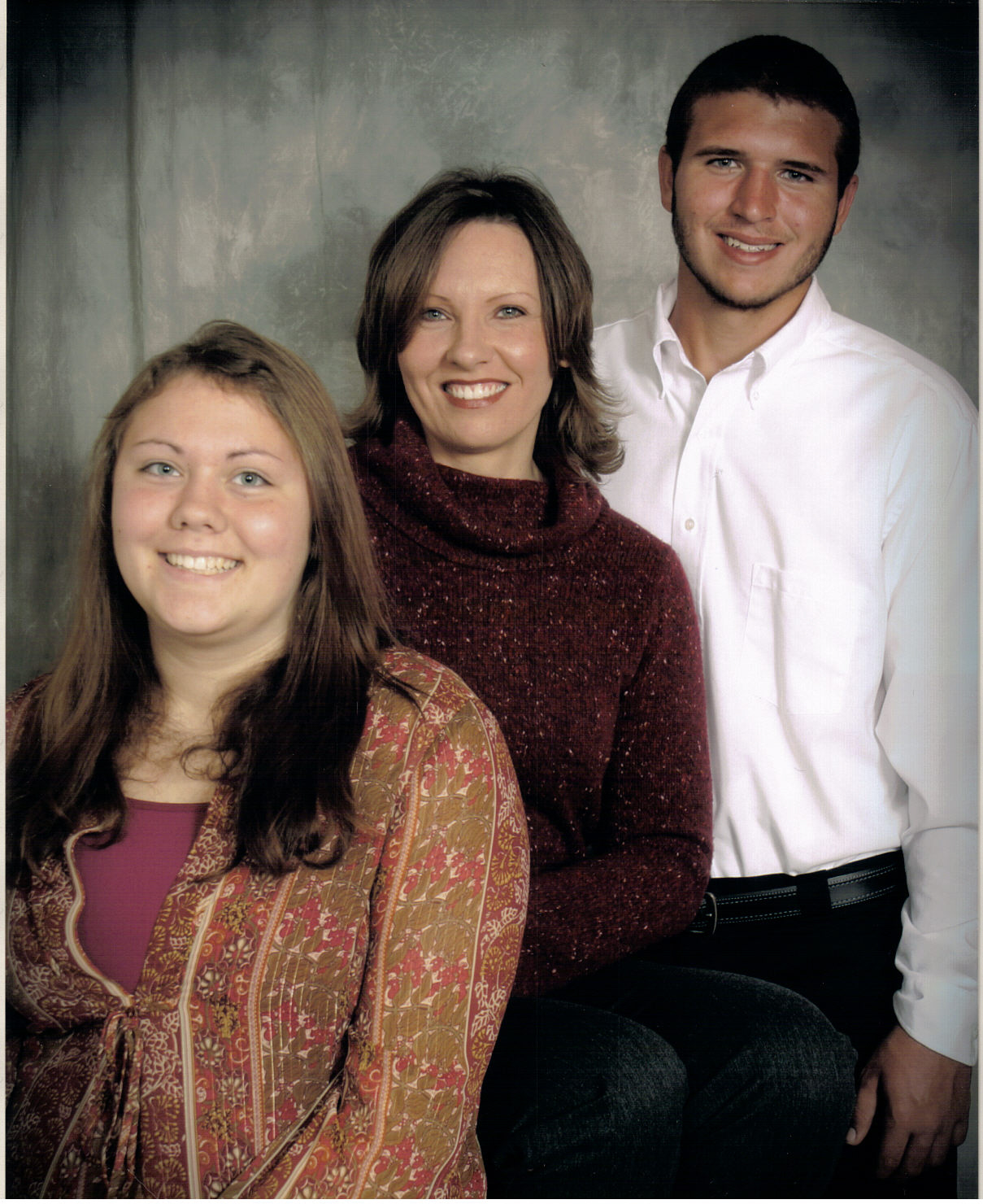 MaryFam.jpg (11443 bytes)