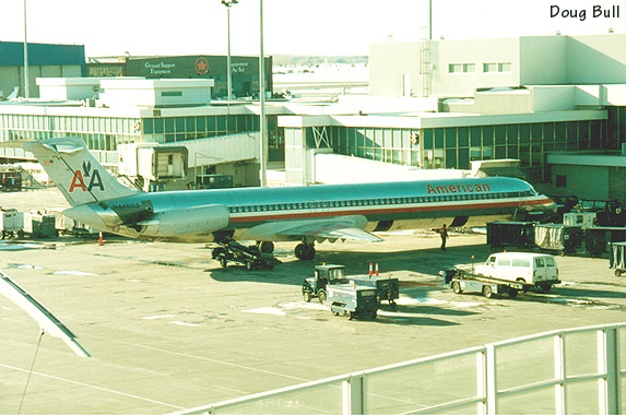 American Airlines MD-82