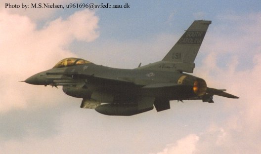 F-16C, USAF, SC(South Carolina ANG, McEntire ANGB), 92-911.
Flyby, notice: frontwheel hatch is open, Karup AFB Denmark.
Exersice: Central Enterprice 98 15-26 of June.