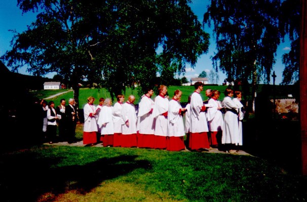 Gamle Aker kirkekor i Romnes kirke - 2. juni 1997  
 Visit of Gamle Aker church choir from Oslo to Romnes - 2nd July 1997