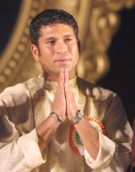 Sachin tendulkar deals hand bracelet