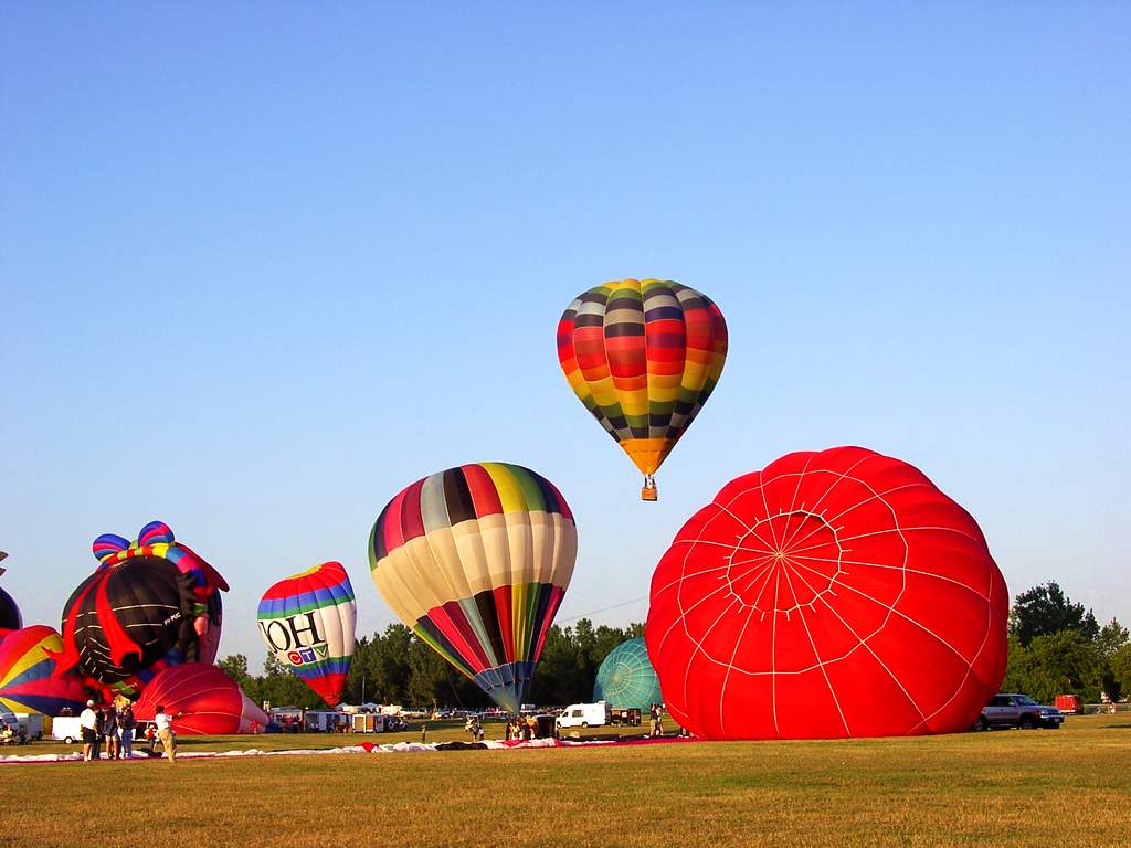 LE FESTIVAL DE MONTGOLFIERES DE GATINEAU / GATINEAU HOT AIR BALLOON ...