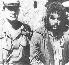 9. oktober 1967. Che f timer fr sin henrettelse. Ved siden af ham str den cubanske CIA agent Felix Rodriguez