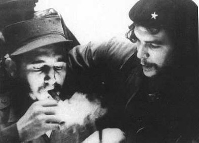 Fidel og Che får en smøg... efter sejren 1959