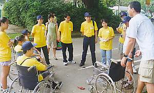 Briefing and hands-on familiarisation of basic wheelchair handling skills