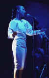 sade_concert01.jpg (20652 bytes)