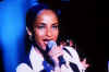 sade_concert18.jpg (9431 bytes)