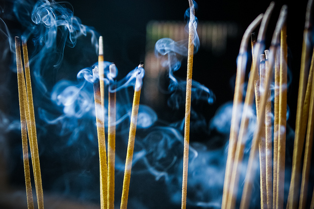 burning_incense_sticks.jpg