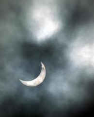 eclipse02_clouds.jpg (3566 bytes)