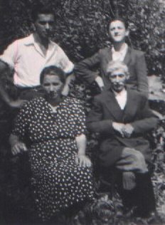 1954 Szüleimmel és Öcsém Gáborral