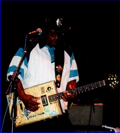 {Bo Diddley in concert in Texas}