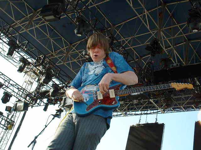 Sonic Youths's Thurston Moore freaks out
