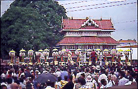 The noon Ezhunallippu from Paramekkavu temple