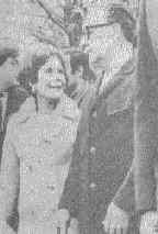 Con su esposa Hortensia antes de acudir a votar. 1970.