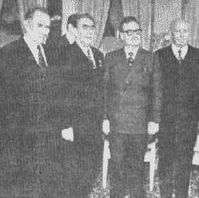 Junto a Brezhnev, Podgornic y Gromiko.
